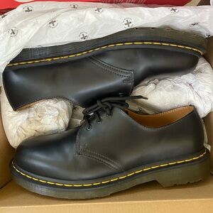 MENS DOC MARTENS LOW